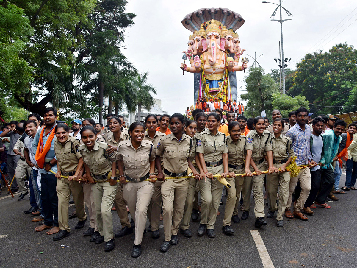 khairatabad ganesh nimajjanam Photo Gallery - Sakshi18