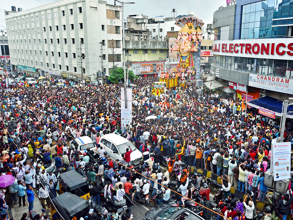 khairatabad ganesh nimajjanam Photo Gallery - Sakshi5