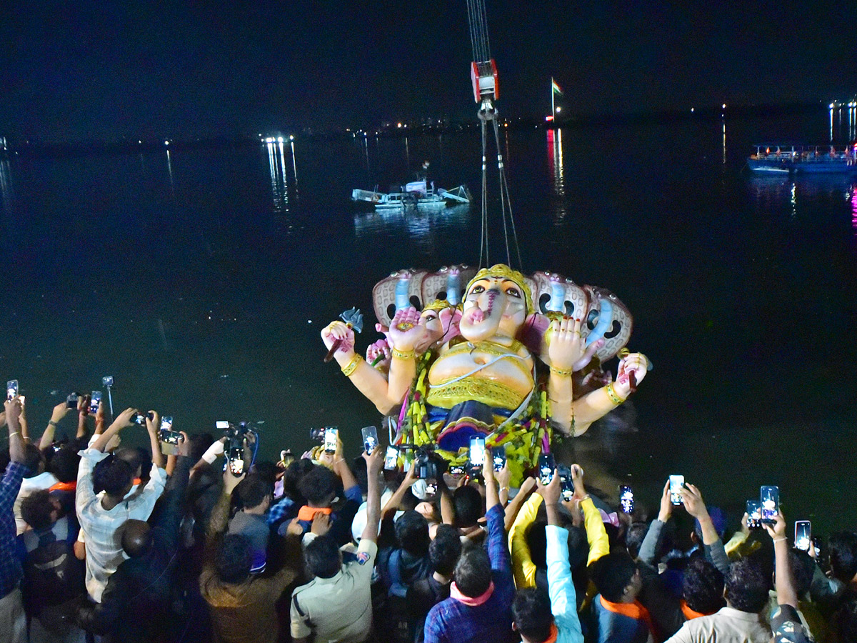 khairatabad ganesh nimajjanam Photo Gallery - Sakshi2