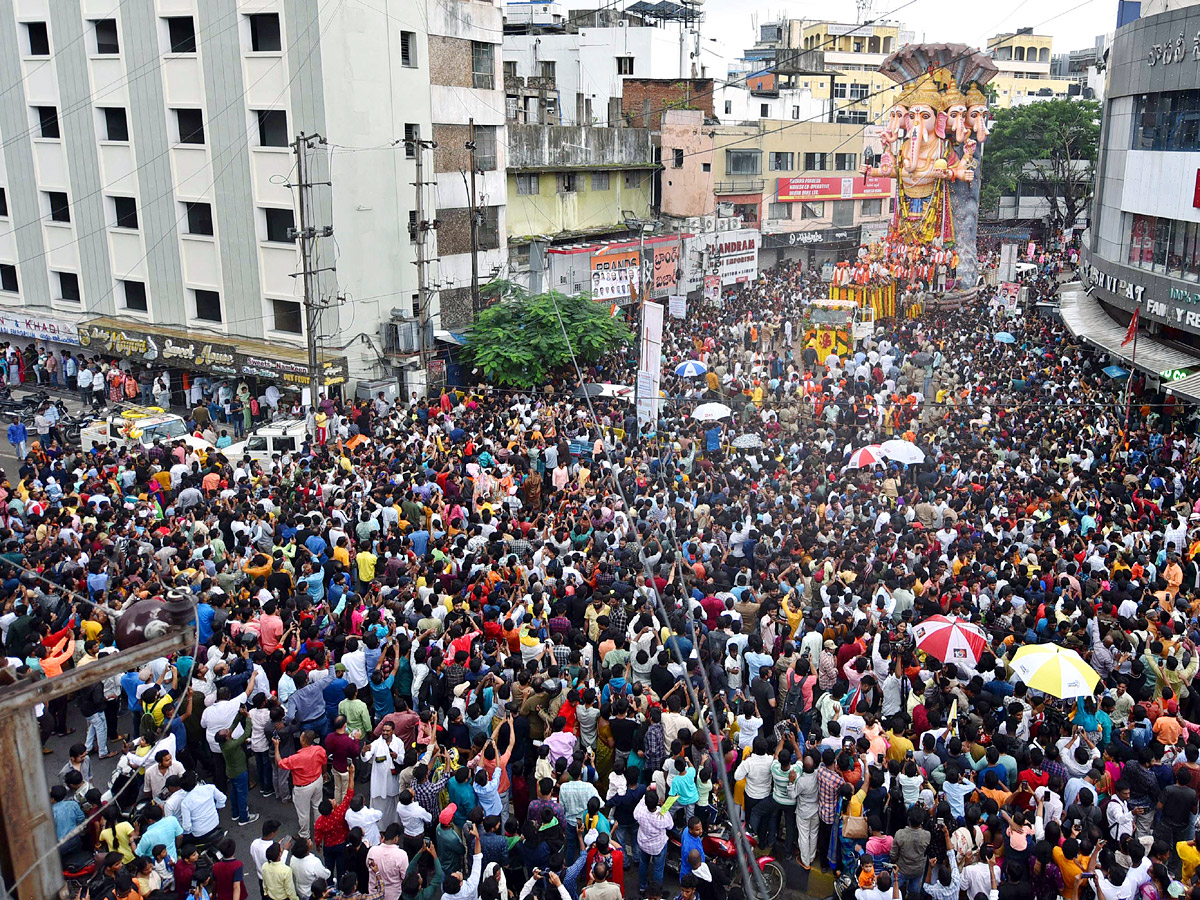 khairatabad ganesh nimajjanam Photo Gallery - Sakshi6