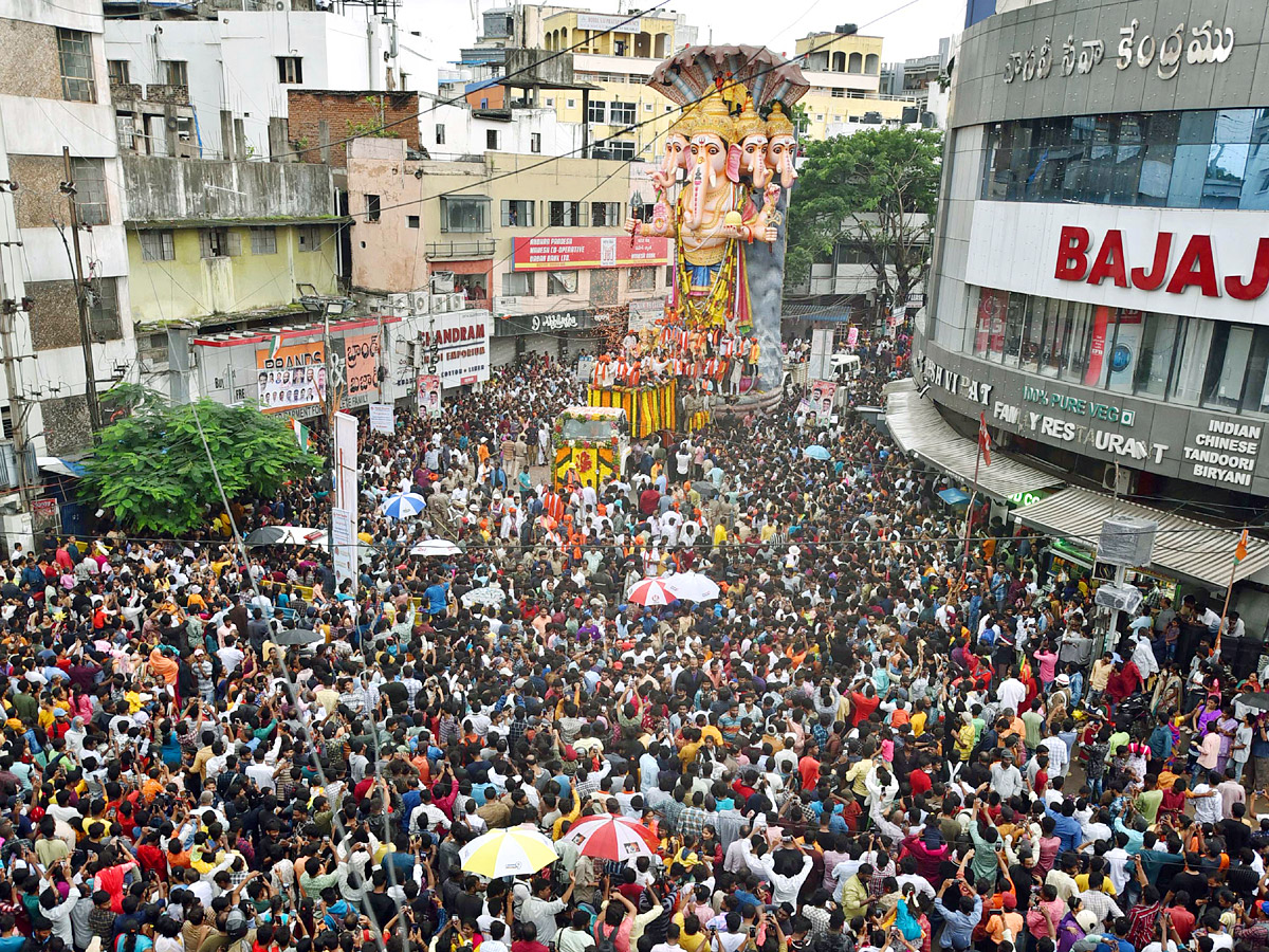 khairatabad ganesh nimajjanam Photo Gallery - Sakshi7