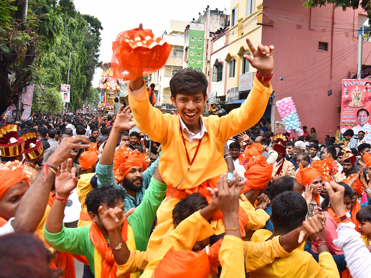 khairatabad ganesh nimajjanam Photo Gallery - Sakshi10