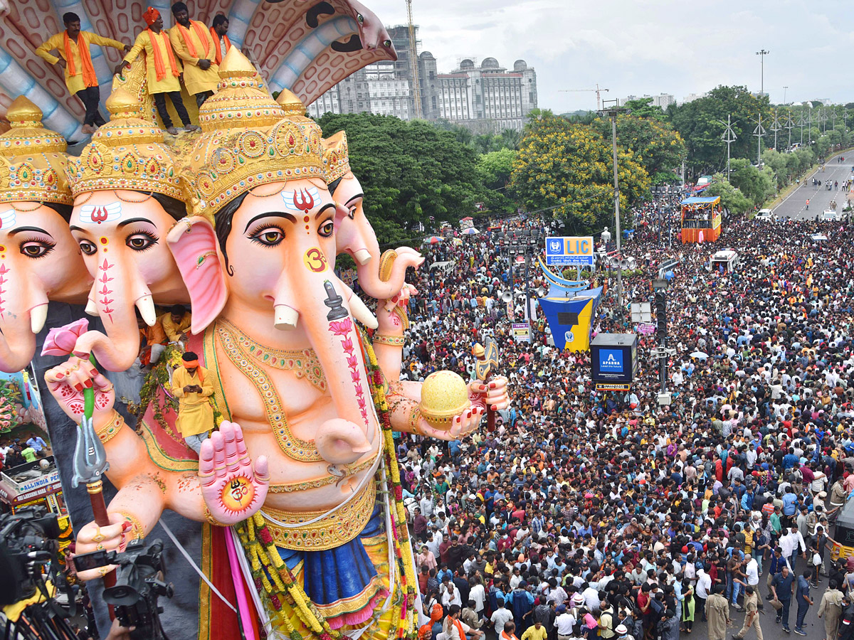 khairatabad ganesh nimajjanam Photo Gallery - Sakshi11