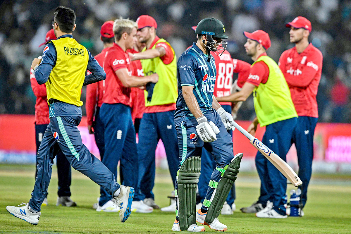 England Beat Pakistan England Won By 8Wickets - Sakshi1