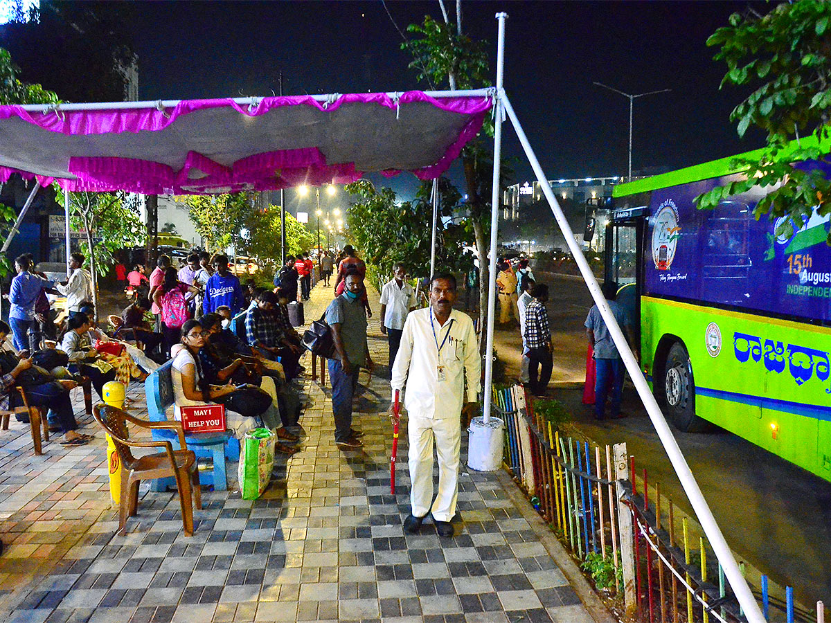 Dussehra Effect: Passengers Rush At Secunderabad And JBS Station, Pics Inside - Sakshi12