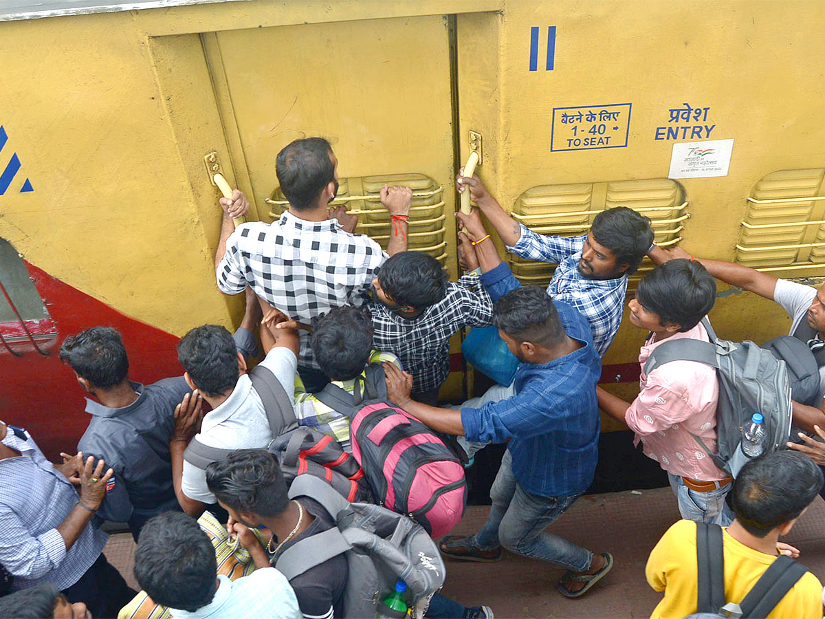 Dussehra Effect: Passengers Rush At Secunderabad And JBS Station, Pics Inside - Sakshi18