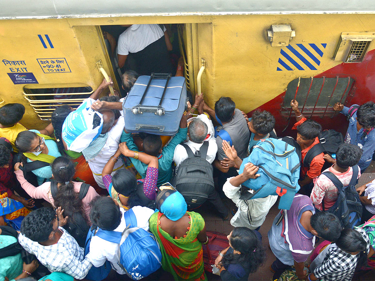 Dussehra Effect: Passengers Rush At Secunderabad And JBS Station, Pics Inside - Sakshi2