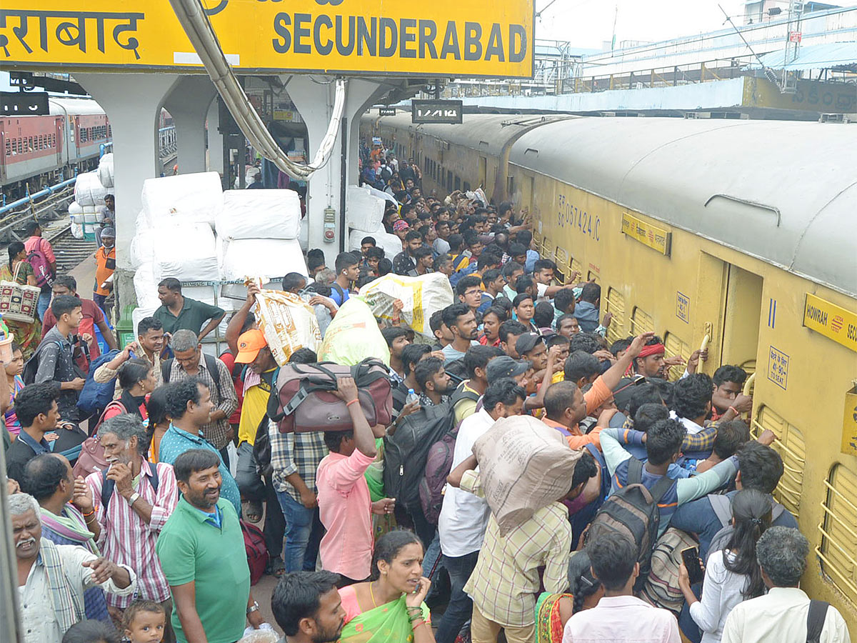 Dussehra Effect: Passengers Rush At Secunderabad And JBS Station, Pics Inside - Sakshi21