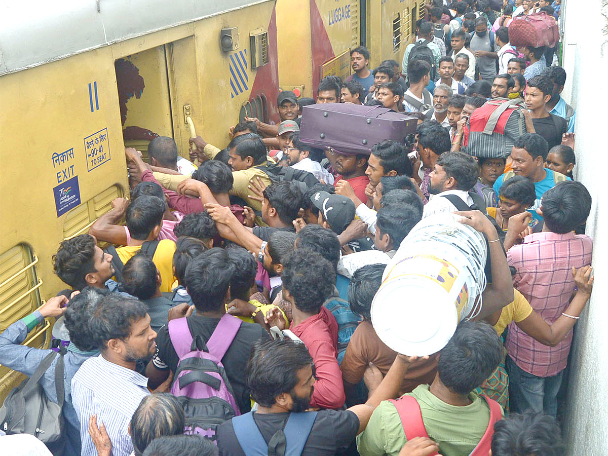 Dussehra Effect: Passengers Rush At Secunderabad And JBS Station, Pics Inside - Sakshi3