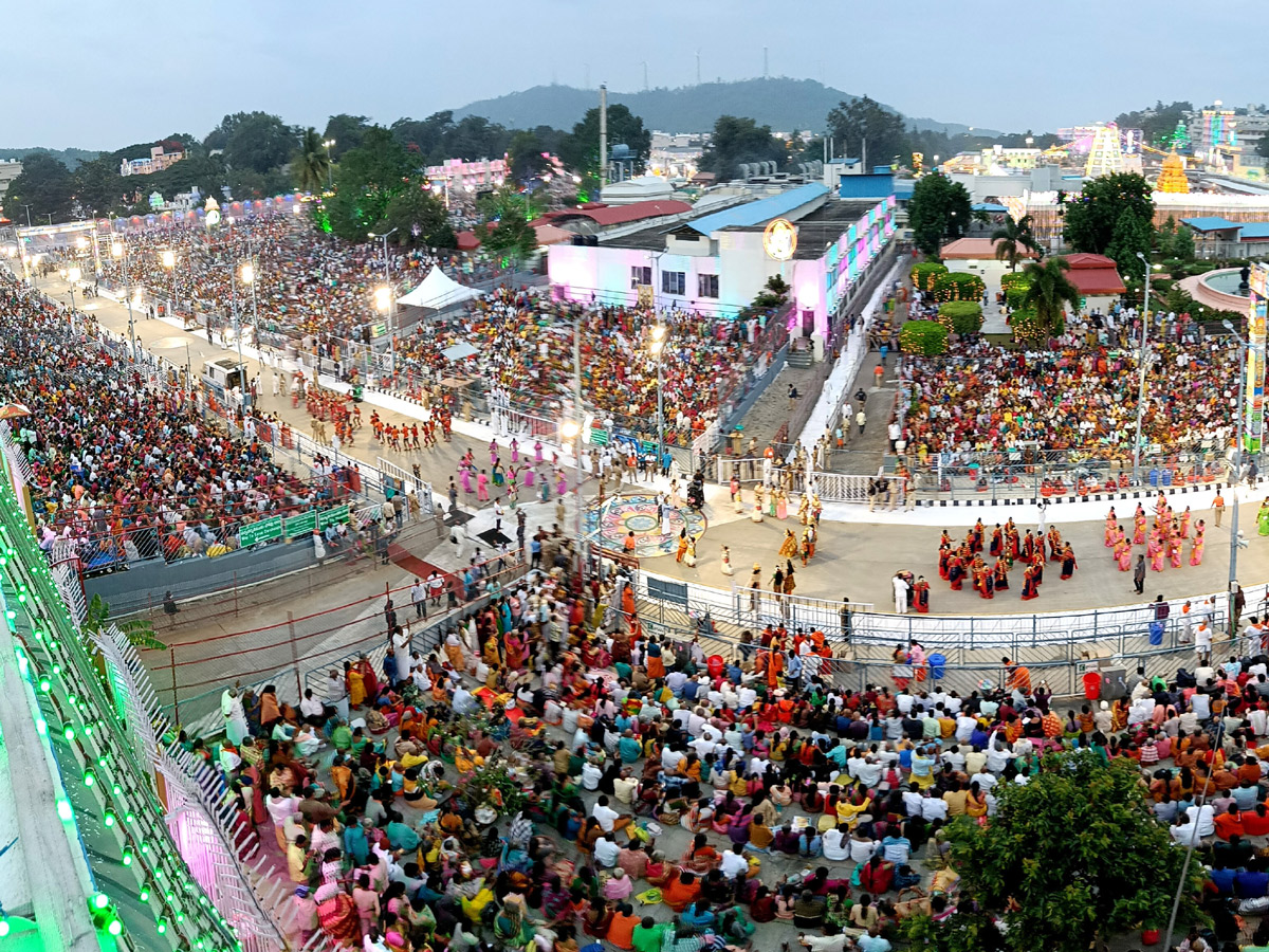 Tirumala Srivari Brahmotsavam 2022 Garuda Vahana Seva Photo Gallery - Sakshi14