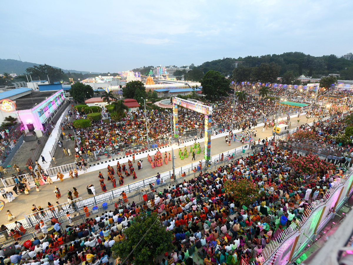 Tirumala Srivari Brahmotsavam 2022 Garuda Vahana Seva Photo Gallery - Sakshi4