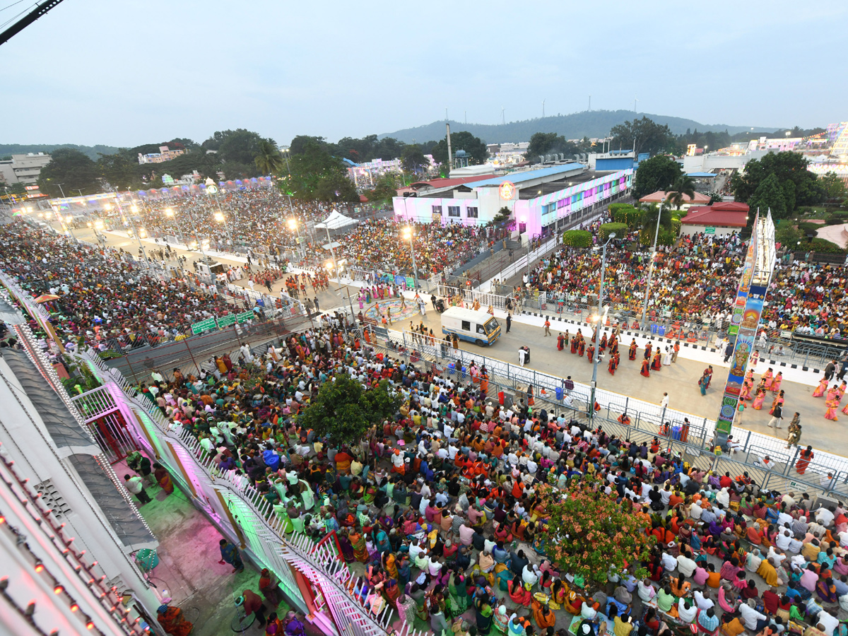 Tirumala Srivari Brahmotsavam 2022 Garuda Vahana Seva Photo Gallery - Sakshi5