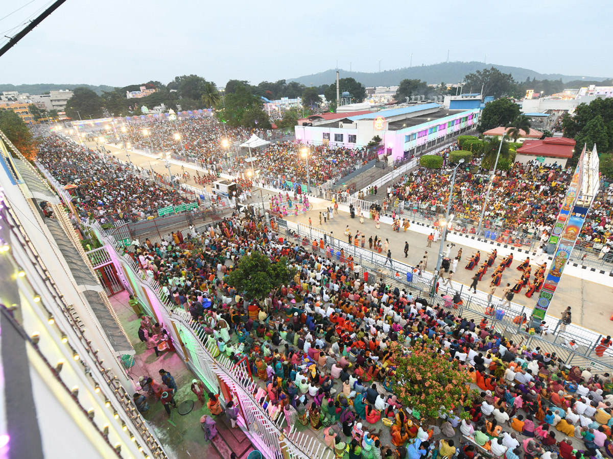 Tirumala Srivari Brahmotsavam 2022 Garuda Vahana Seva Photo Gallery - Sakshi6