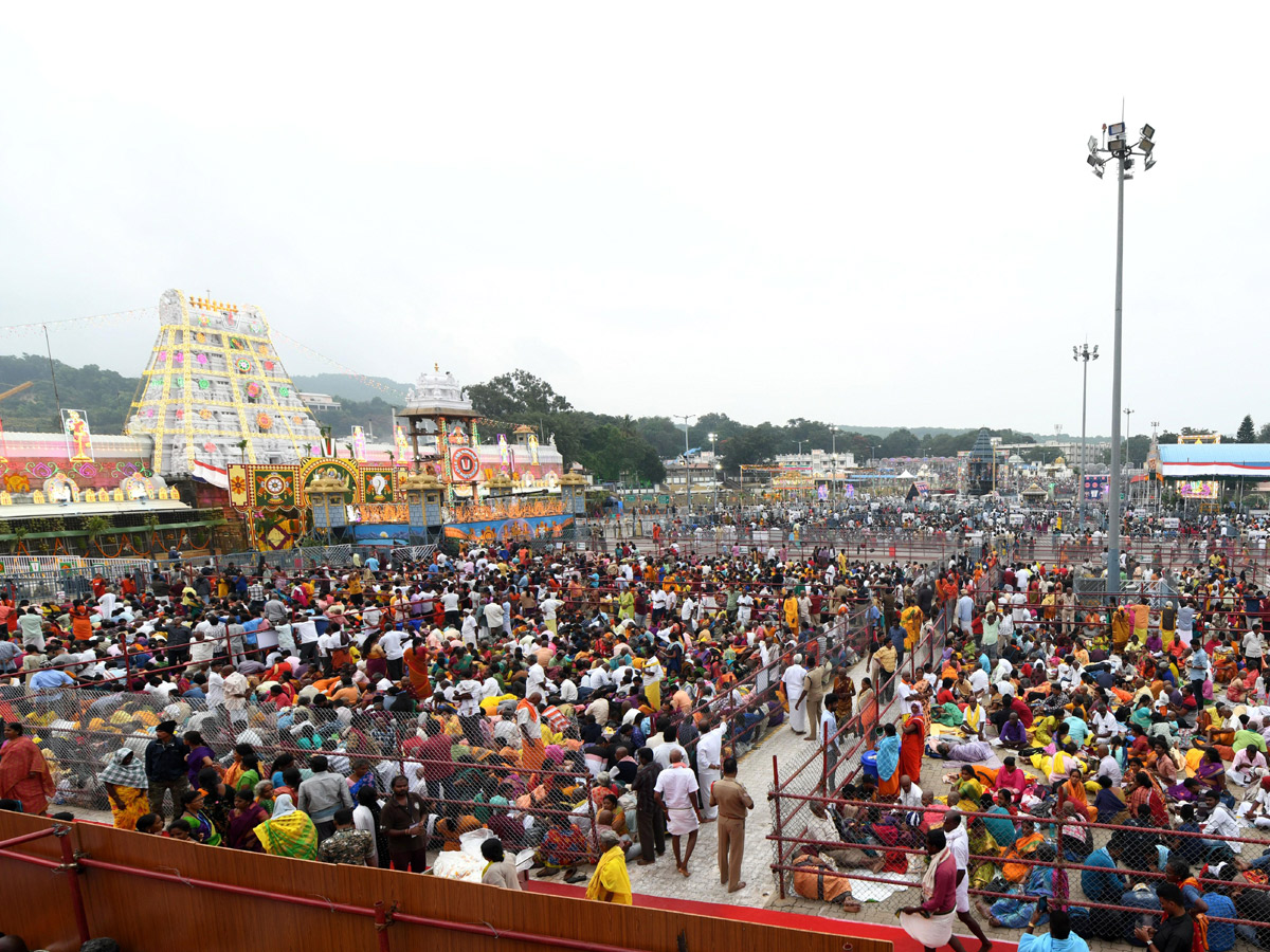 Tirumala Srivari Brahmotsavam 2022 Garuda Vahana Seva Photo Gallery - Sakshi10