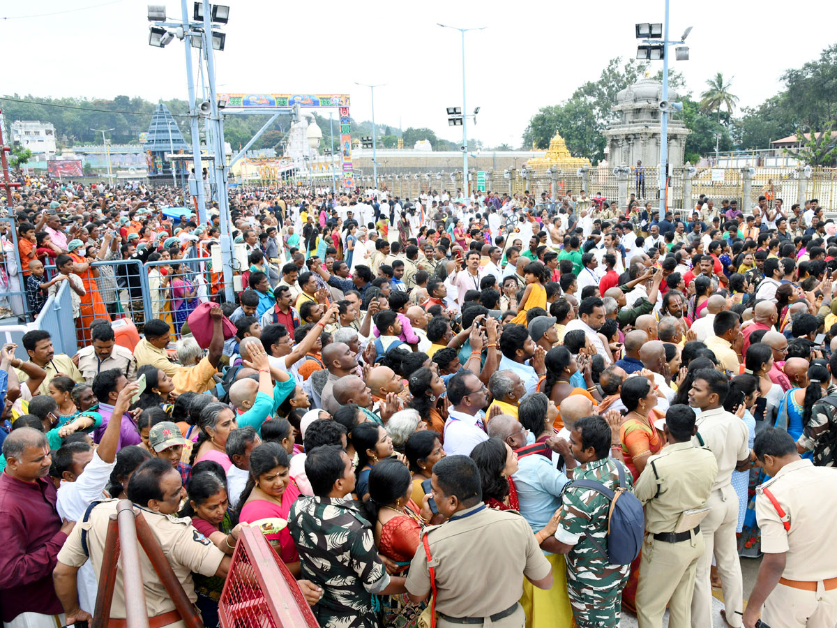 Tirumala Srivari Brahmotsavam 2022 Mohini Avataram - Sakshi2