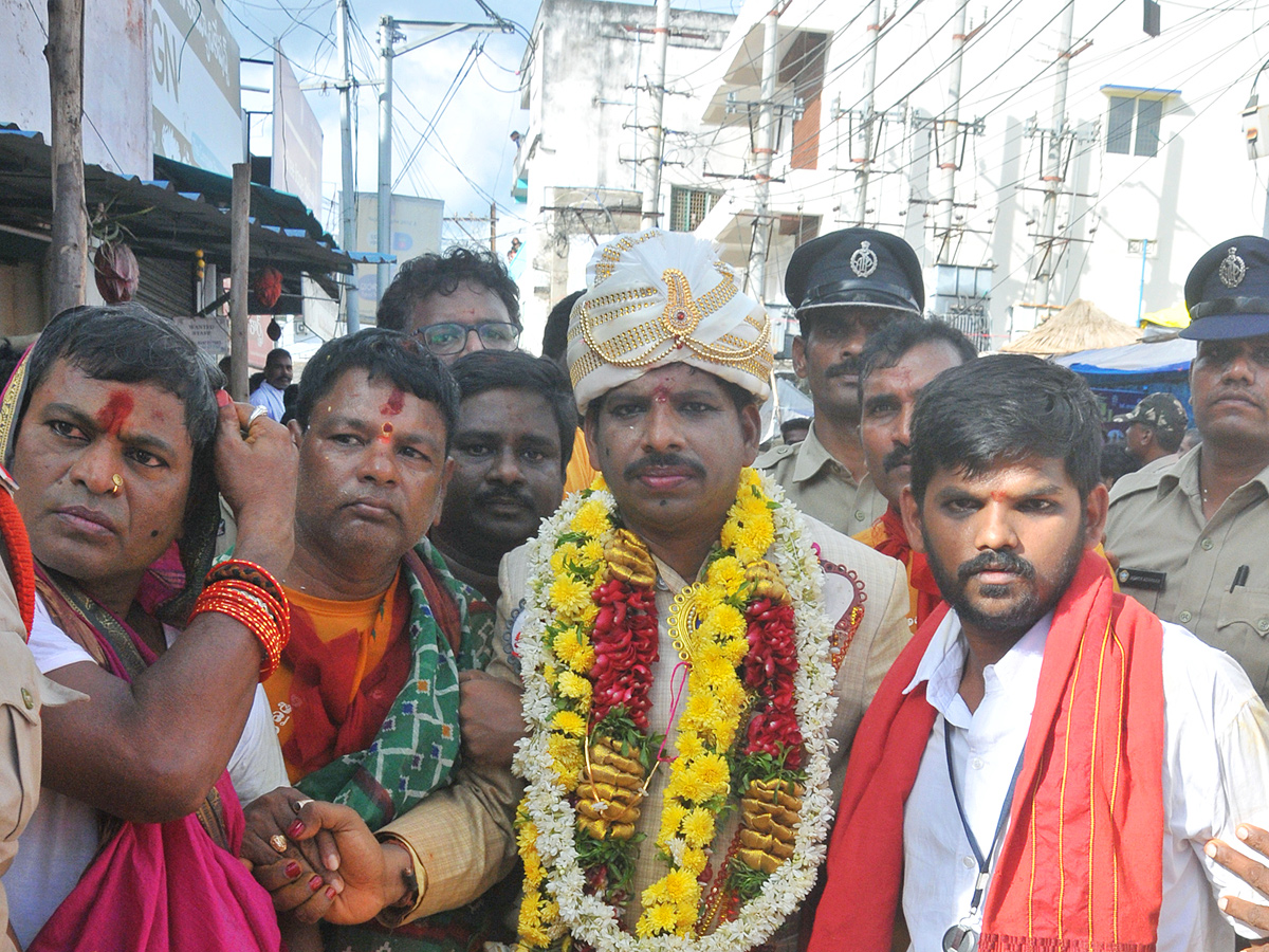 Pydithalli Ammavaru Sirimanu Utsavam Vizianagaram Photo Gallery - Sakshi4