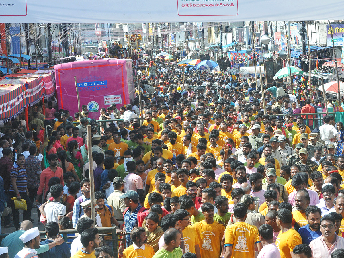 Pydithalli Ammavaru Sirimanu Utsavam Vizianagaram Photo Gallery - Sakshi8