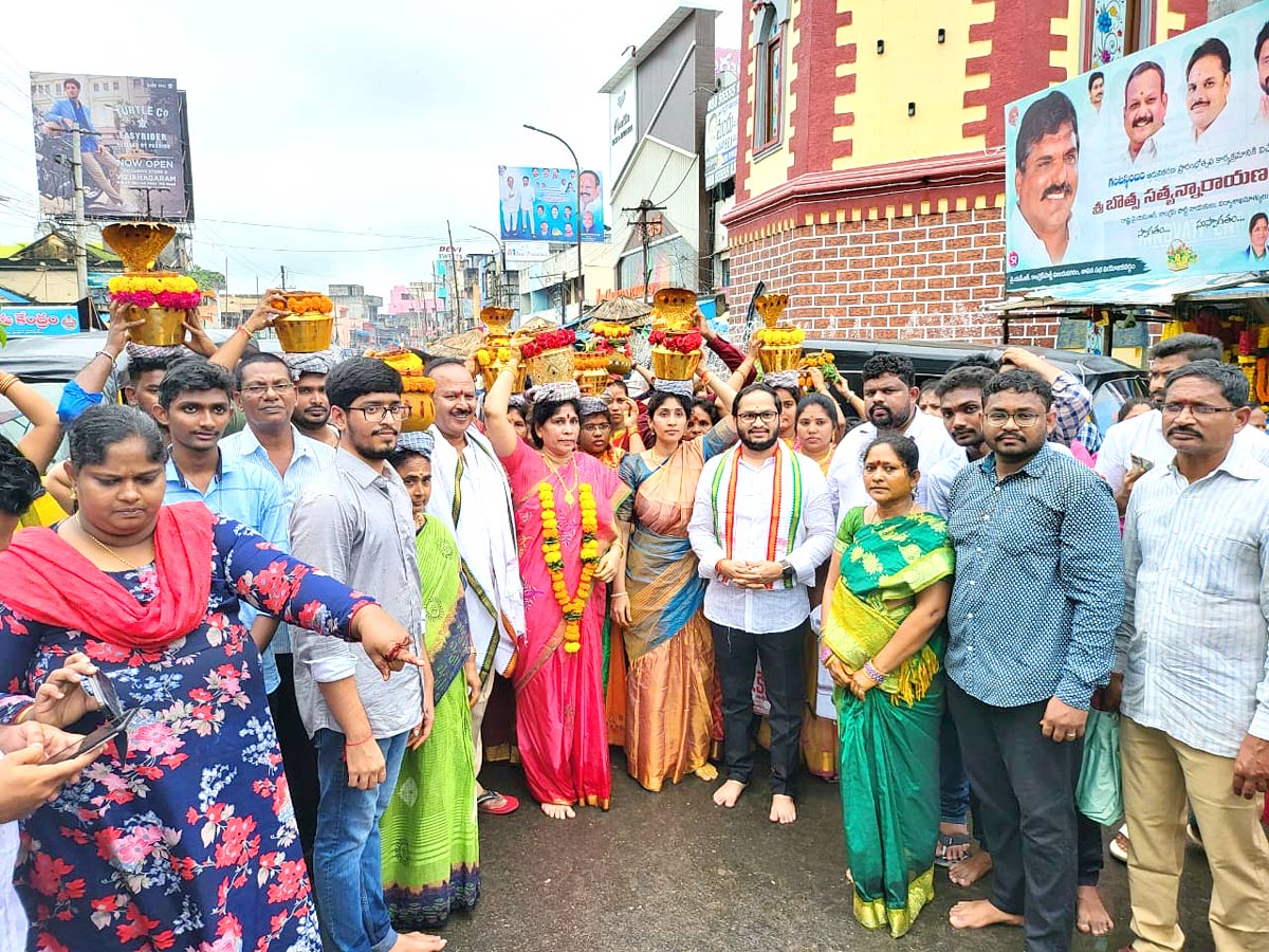 Sri Pydithalli Ammavari Sirimanotsavam Ustsavam Begins at Vizianagaram - Sakshi12