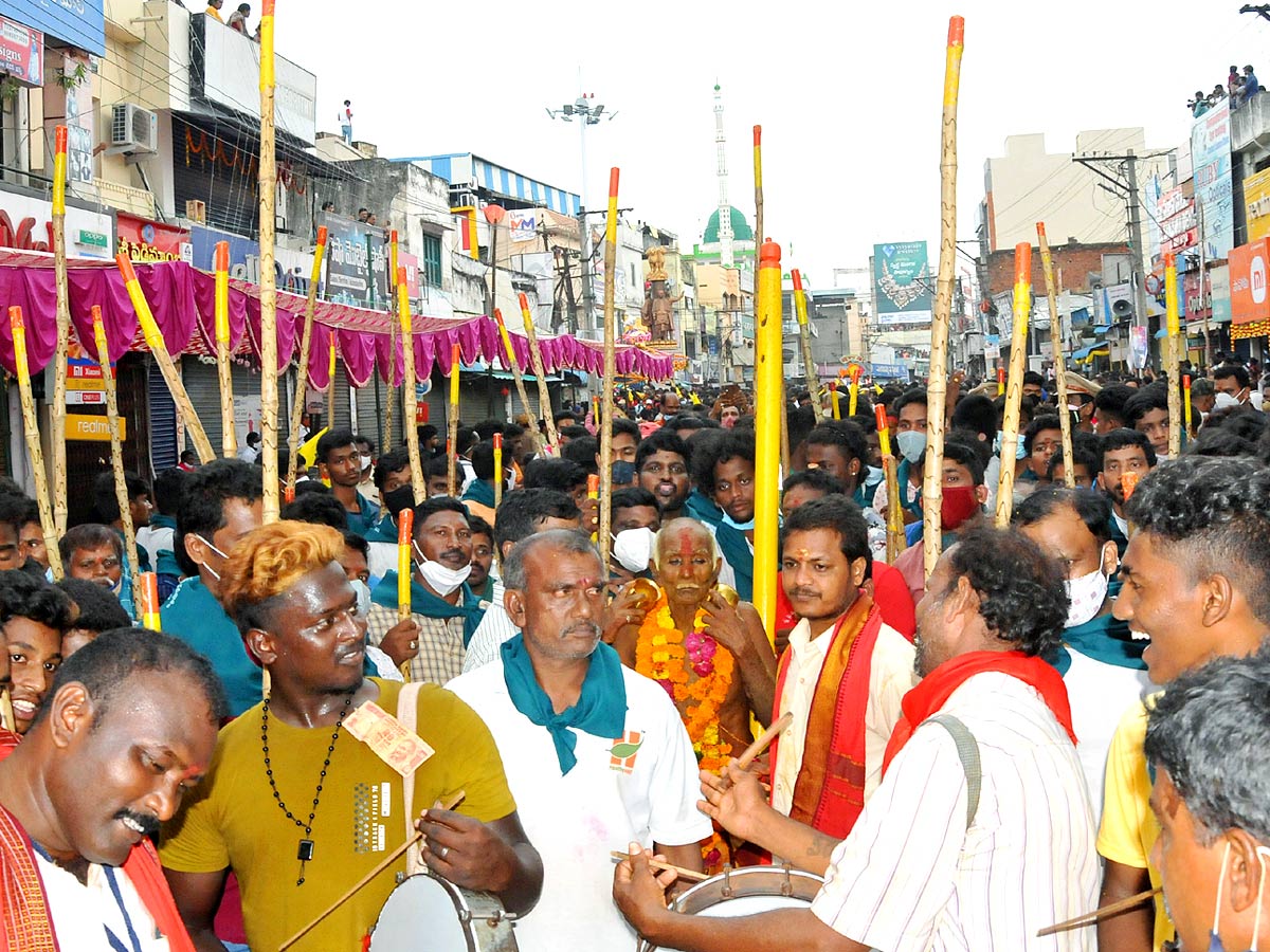 Sri Pydithalli Ammavari Sirimanotsavam Ustsavam Begins at Vizianagaram - Sakshi13