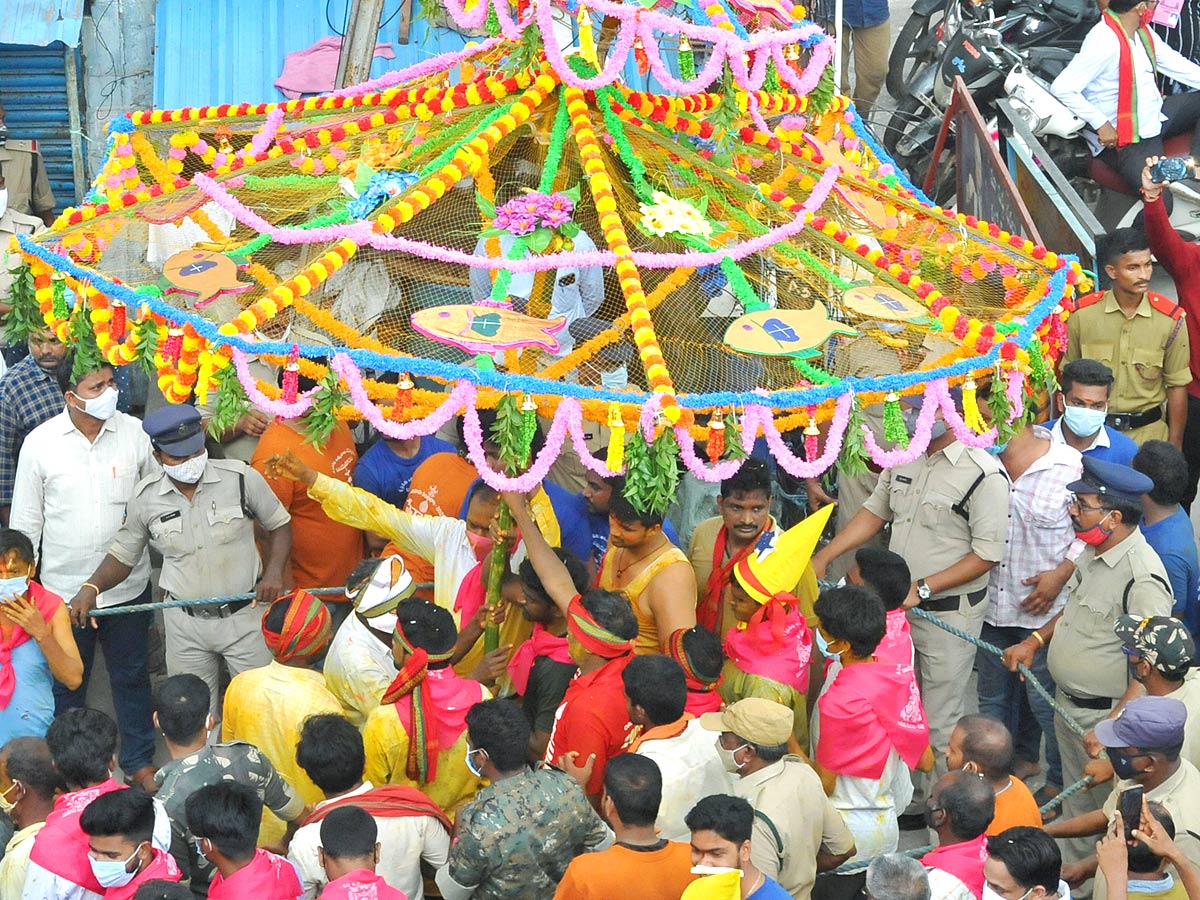 Sri Pydithalli Ammavari Sirimanotsavam Ustsavam Begins at Vizianagaram - Sakshi14