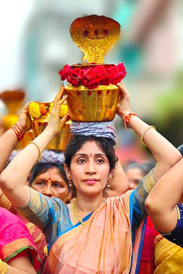 Sri Pydithalli Ammavari Sirimanotsavam Ustsavam Begins at Vizianagaram - Sakshi17