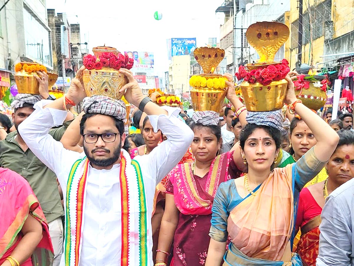 Sri Pydithalli Ammavari Sirimanotsavam Ustsavam Begins at Vizianagaram - Sakshi3