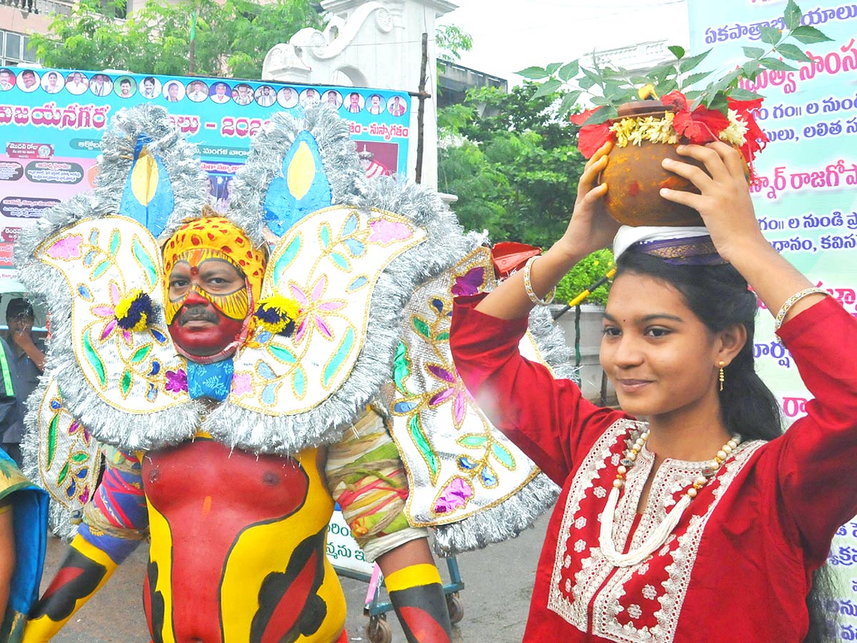 Sri Pydithalli Ammavari Sirimanotsavam Ustsavam Begins at Vizianagaram - Sakshi7