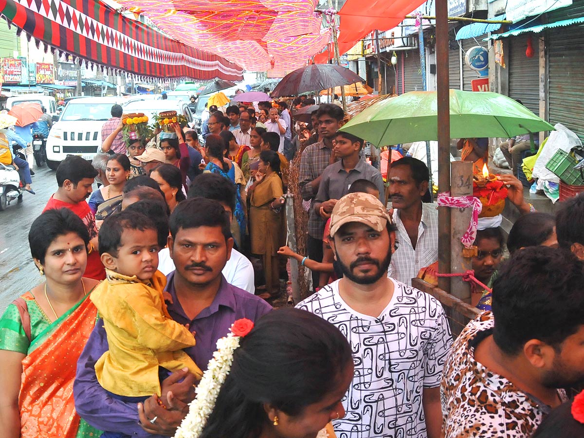 Sri Pydithalli Ammavari Sirimanotsavam Ustsavam Begins at Vizianagaram - Sakshi8