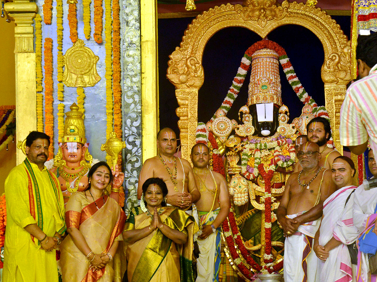 Sri Venkateswara Swamy Vaibhavotsavam in NTR Stadium Photo Gallery - Sakshi11