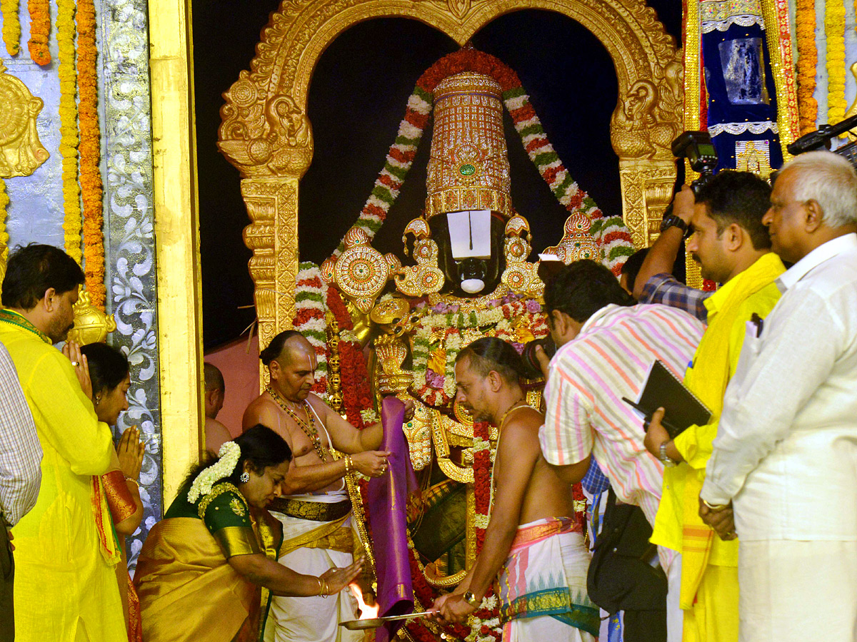 Sri Venkateswara Swamy Vaibhavotsavam in NTR Stadium Photo Gallery - Sakshi12