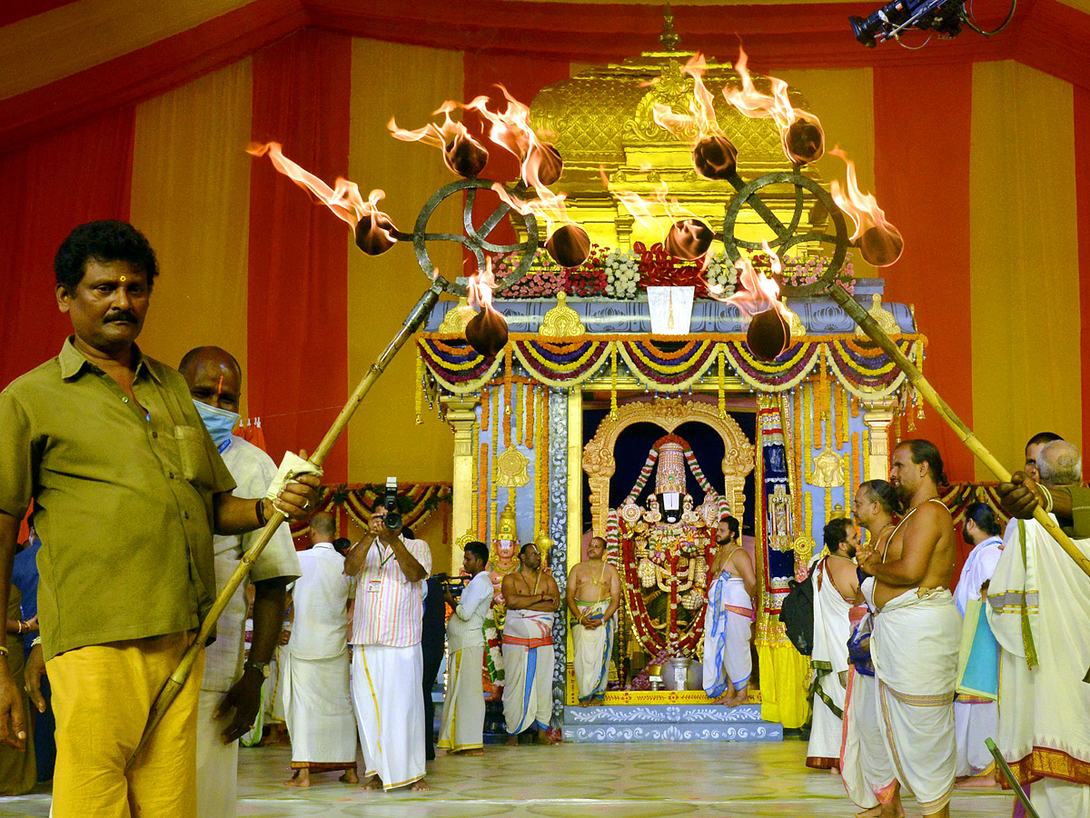 Sri Venkateswara Swamy Vaibhavotsavam in NTR Stadium Photo Gallery - Sakshi9