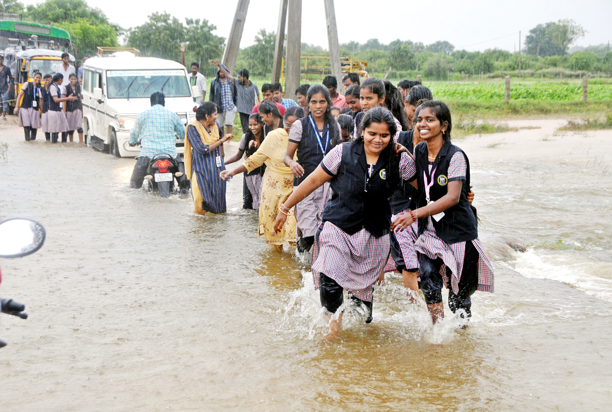 Heavy Rains in Sri Satyasai Dist - Sakshi1