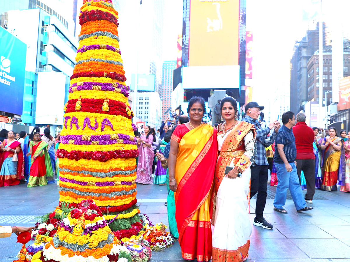 Bangaru Bathukamma festival celebrations in America Newyork Times Square Tana Photo Gallery - Sakshi19