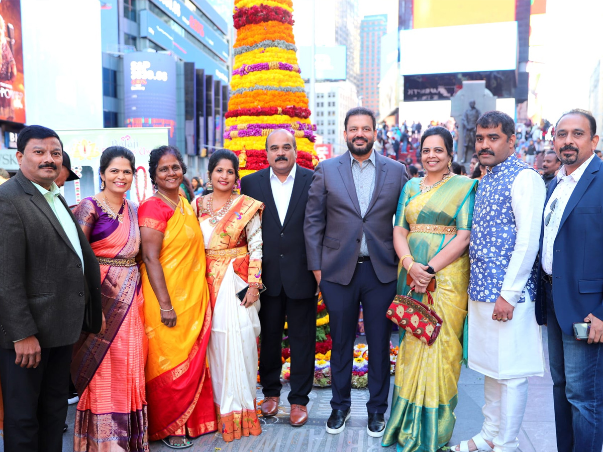 Bangaru Bathukamma festival celebrations in America Newyork Times Square Tana Photo Gallery - Sakshi20