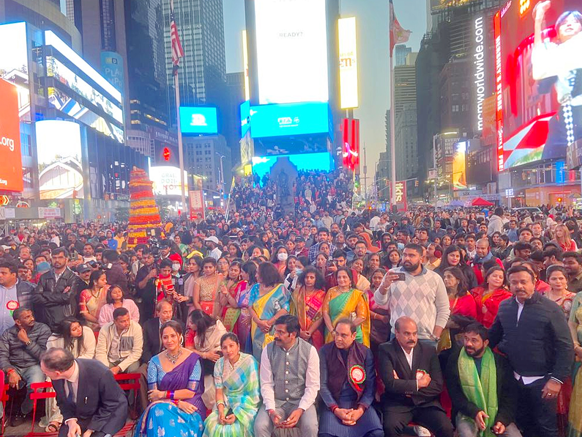 Bangaru Bathukamma festival celebrations in America Newyork Times Square Tana Photo Gallery - Sakshi21