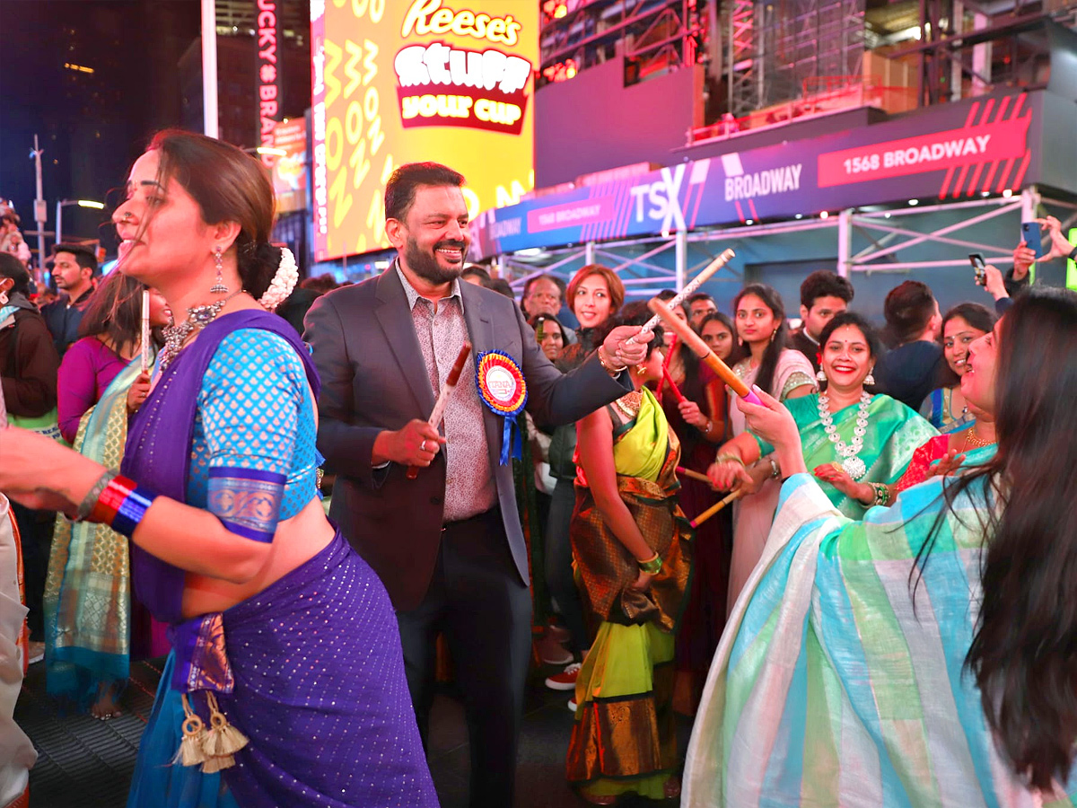 Bangaru Bathukamma festival celebrations in America Newyork Times Square Tana Photo Gallery - Sakshi4