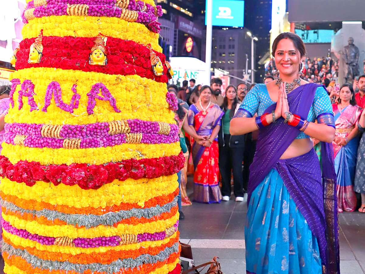 Bangaru Bathukamma festival celebrations in America Newyork Times Square Tana Photo Gallery - Sakshi5