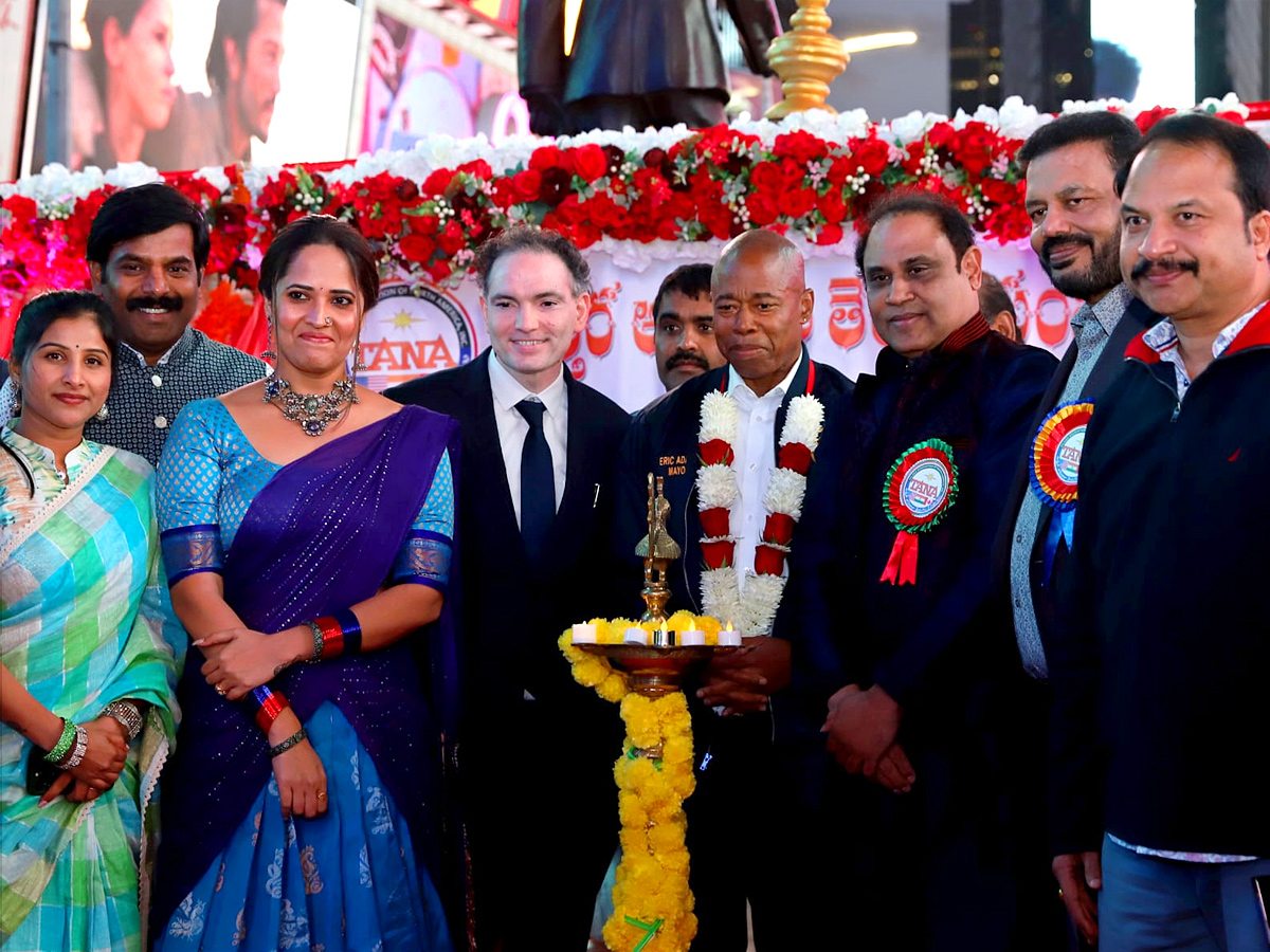 Bangaru Bathukamma festival celebrations in America Newyork Times Square Tana Photo Gallery - Sakshi8