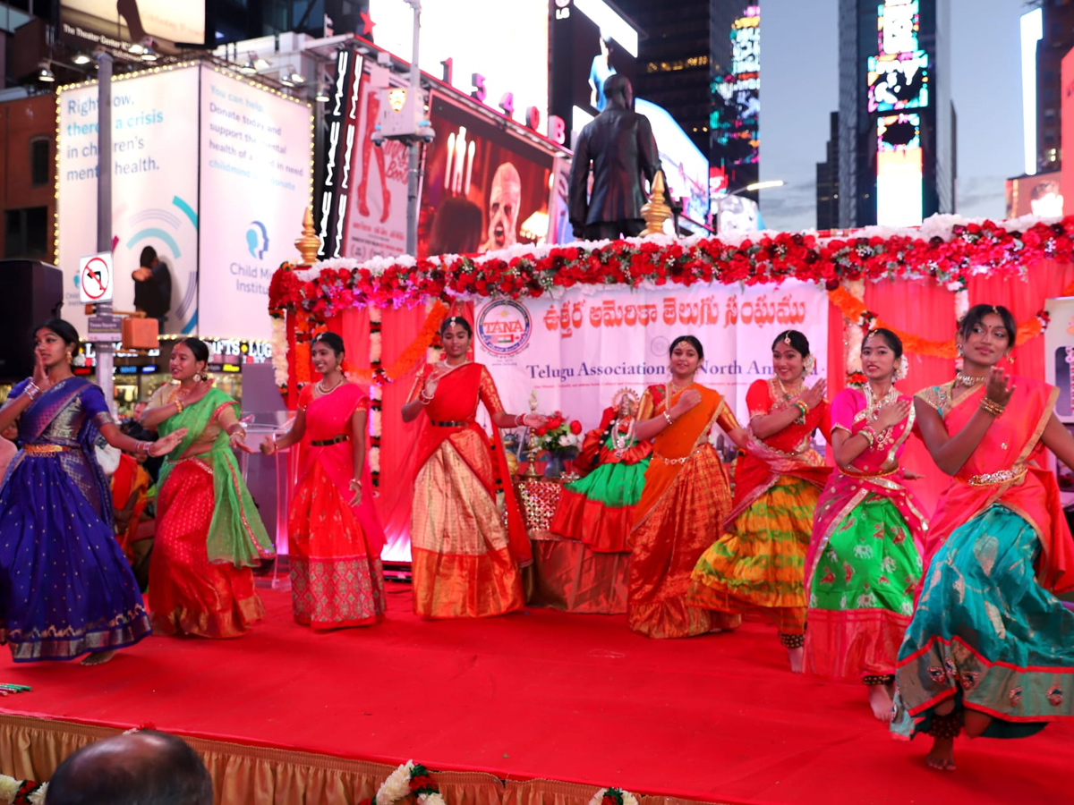 Bangaru Bathukamma festival celebrations in America Newyork Times Square Tana Photo Gallery - Sakshi9