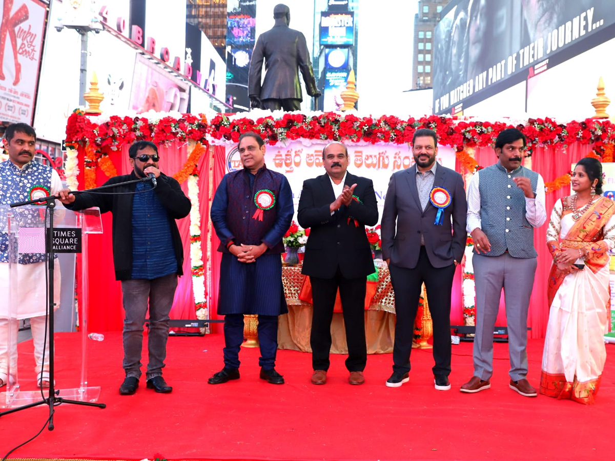 Bangaru Bathukamma festival celebrations in America Newyork Times Square Tana Photo Gallery - Sakshi10