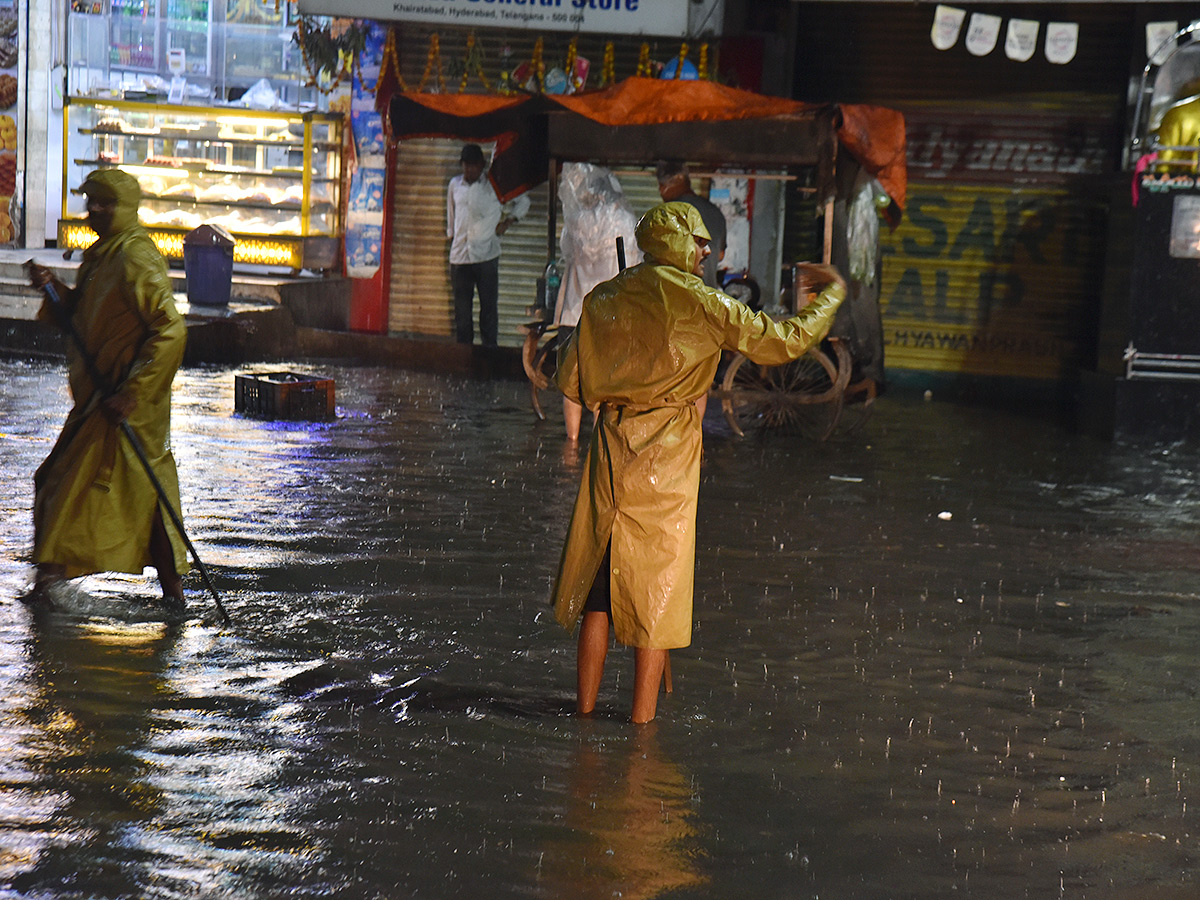 Hyderabad Heavy Rain Causes Floods Oct 2022 - Sakshi10