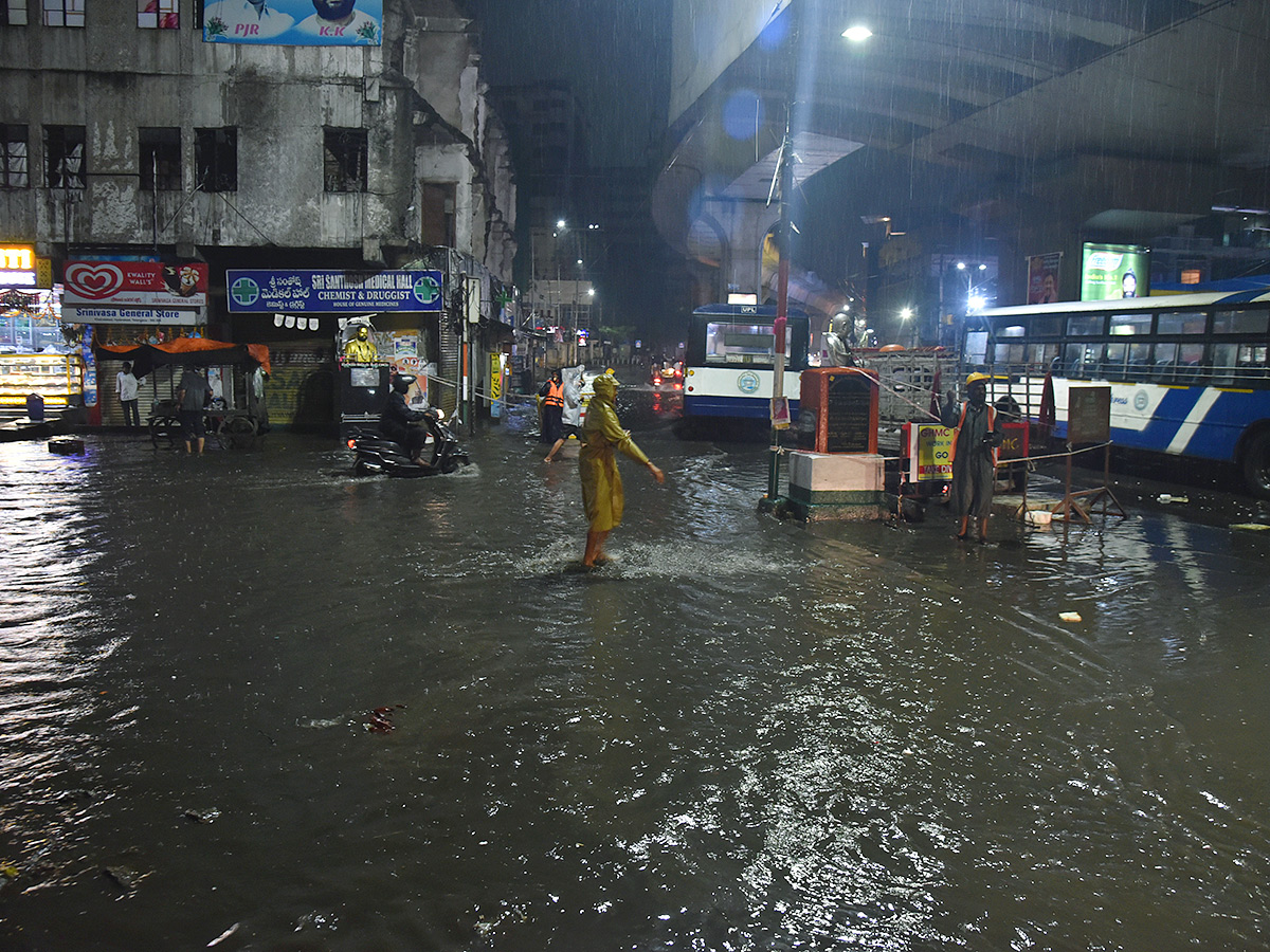 Hyderabad Heavy Rain Causes Floods Oct 2022 - Sakshi11