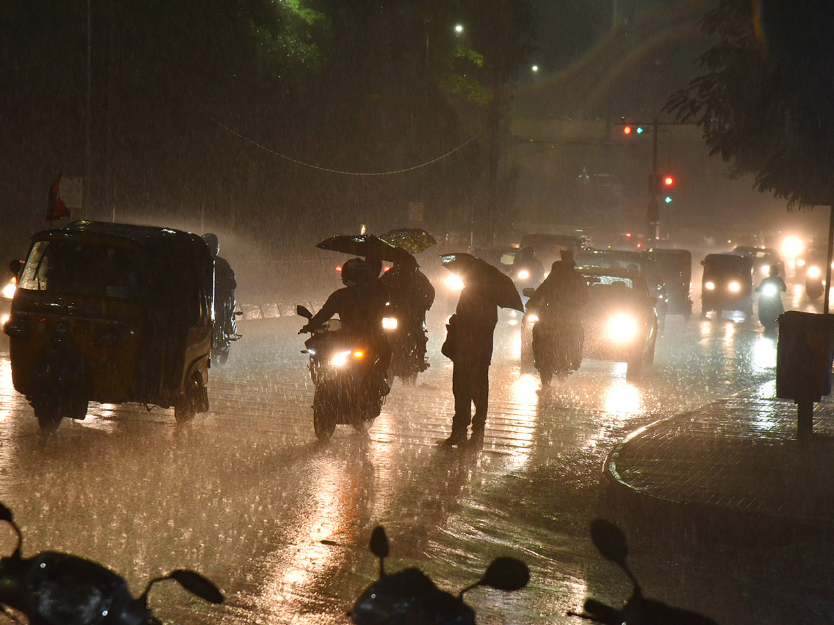 Hyderabad Heavy Rain Causes Floods Oct 2022 - Sakshi28