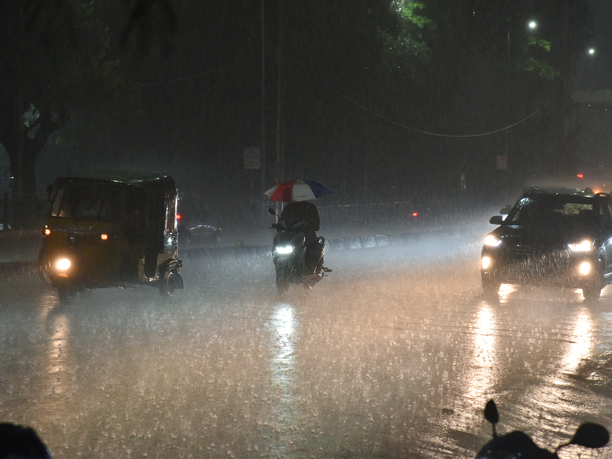 Hyderabad Heavy Rain Causes Floods Oct 2022 - Sakshi7