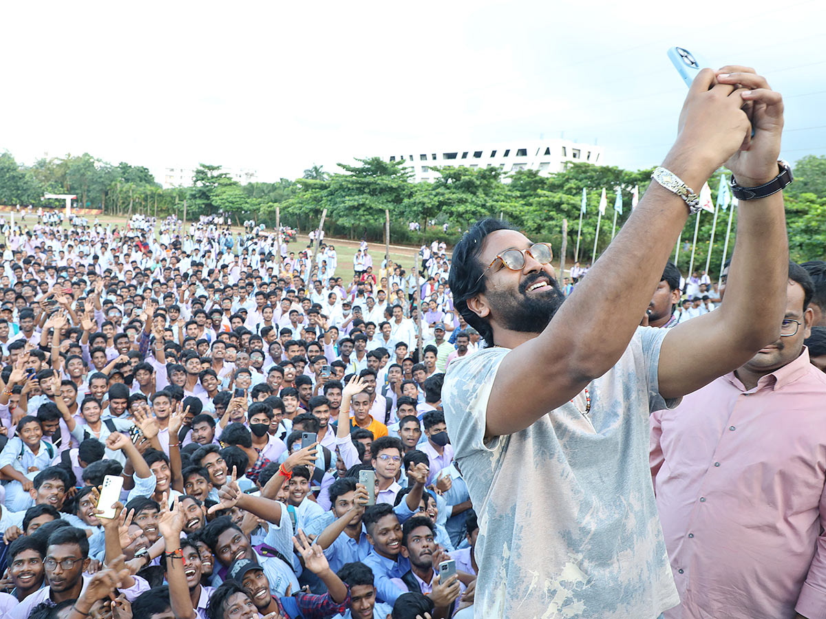 Manchu Vishnu and Payal Rajput Jinna Movie Promotions - Sakshi24