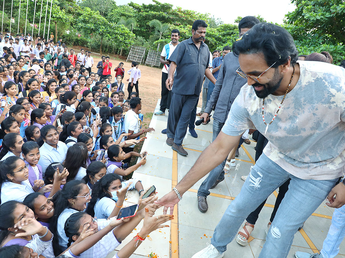 Manchu Vishnu and Payal Rajput Jinna Movie Promotions - Sakshi7