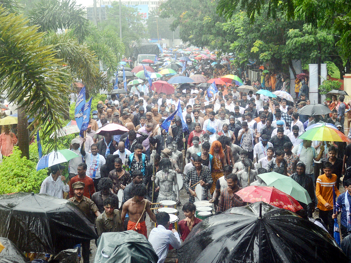 Visakha Garjana Rally Photo Gallery - Sakshi42