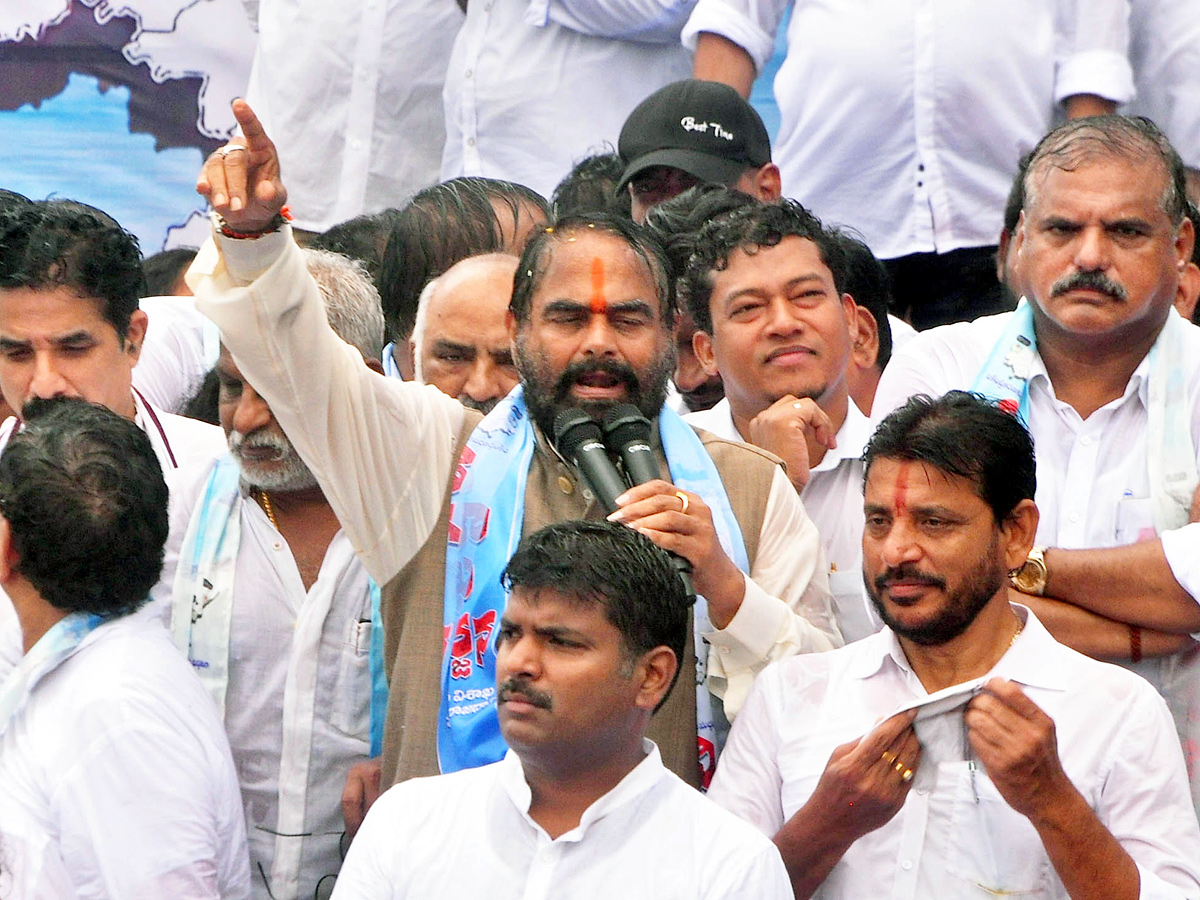 Visakha Garjana Rally Photo Gallery - Sakshi10