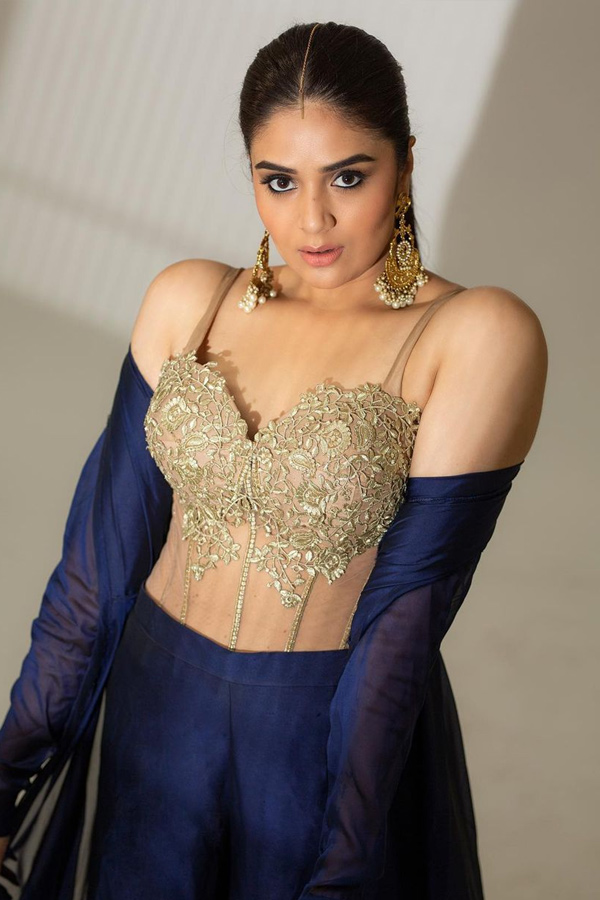 Anchor Sreemukhi Glamorous Photos  - Sakshi7