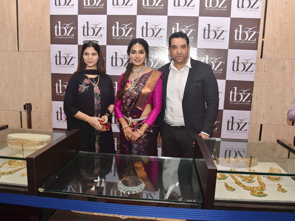 Divi Vadthya Launches Jewellery Store in Panjagutta Photo Gallery - Sakshi4